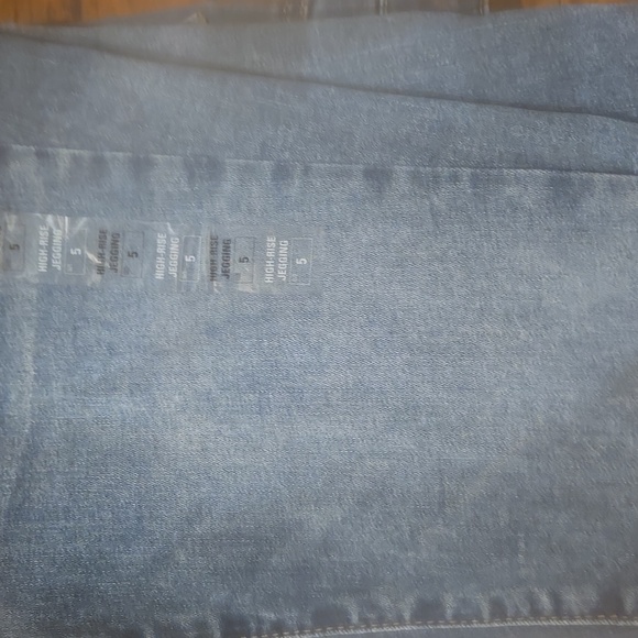 High Rise Ultimate Jegging - Picture 3 of 3